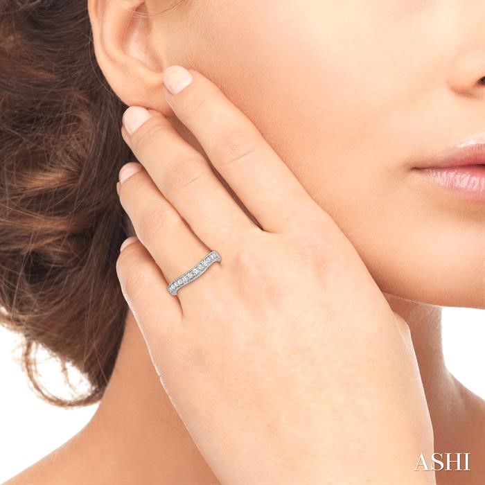 CURVED DIAMOND WEDDING BAND - Image 4