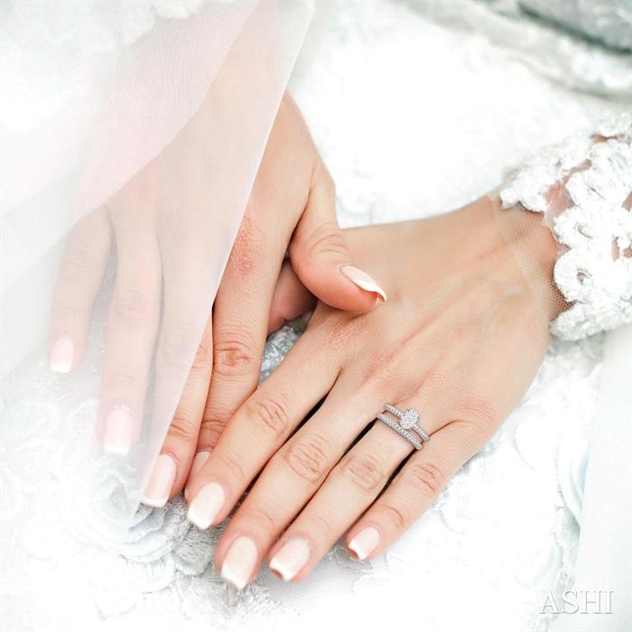 OVAL SHAPE LOVEBRIGHT DIAMOND WEDDING SET - Image 4