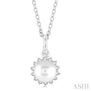 PEARL & PETITE HALO DIAMOND FASHION PENDANT