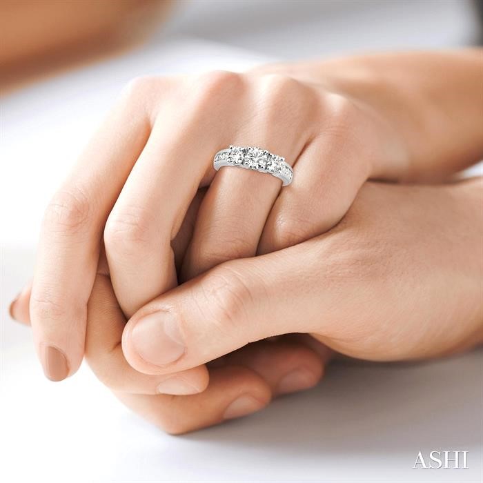 ROUND SHAPE PAST PRESENT & FUTURE DIAMOND ENGAGEMENT RING - Image 4