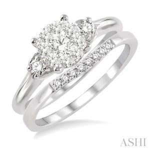 Round Shape Lovebright Diamond Wedding Set