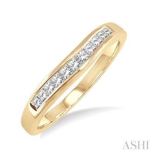 CHANNEL SET DIAMOND CURVED WEDDING BAND