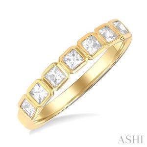 PRINCESS SHAPE BEZEL SET DIAMOND FASHION BAND