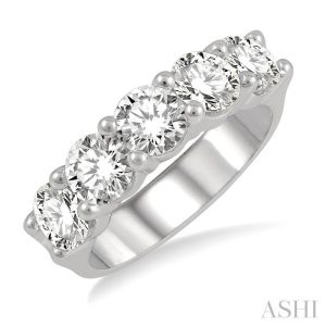 Round Shape 5 Stone Diamond Wedding Band