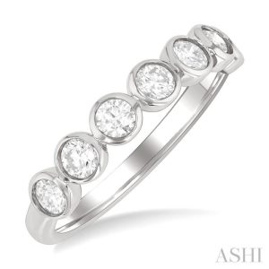 Round Shape Bezel Set Diamond Fashion Band